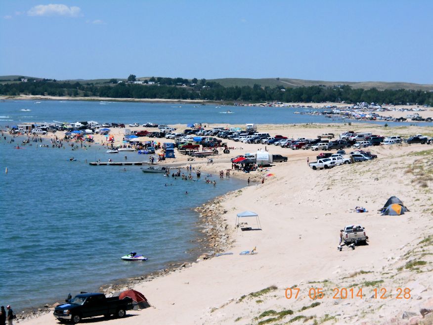 Crowds on beaches of Lake McConaughy
